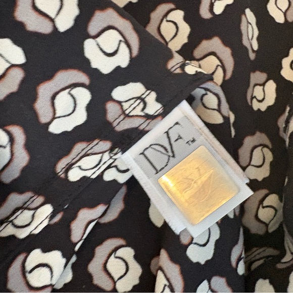 Diane Von Furstenberg Silk Black and White Floral Skirt - Picture 2 of 4